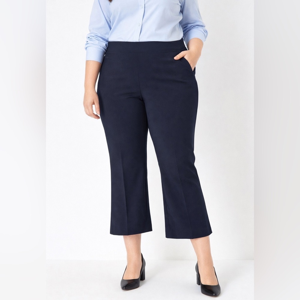 Chicos dress pants in a cropped kick flare hem women’s size 12 Chicos size 2